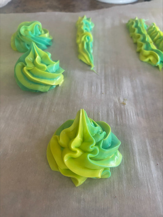 How To Pipe Two-Toned Frosting on Cupcakes